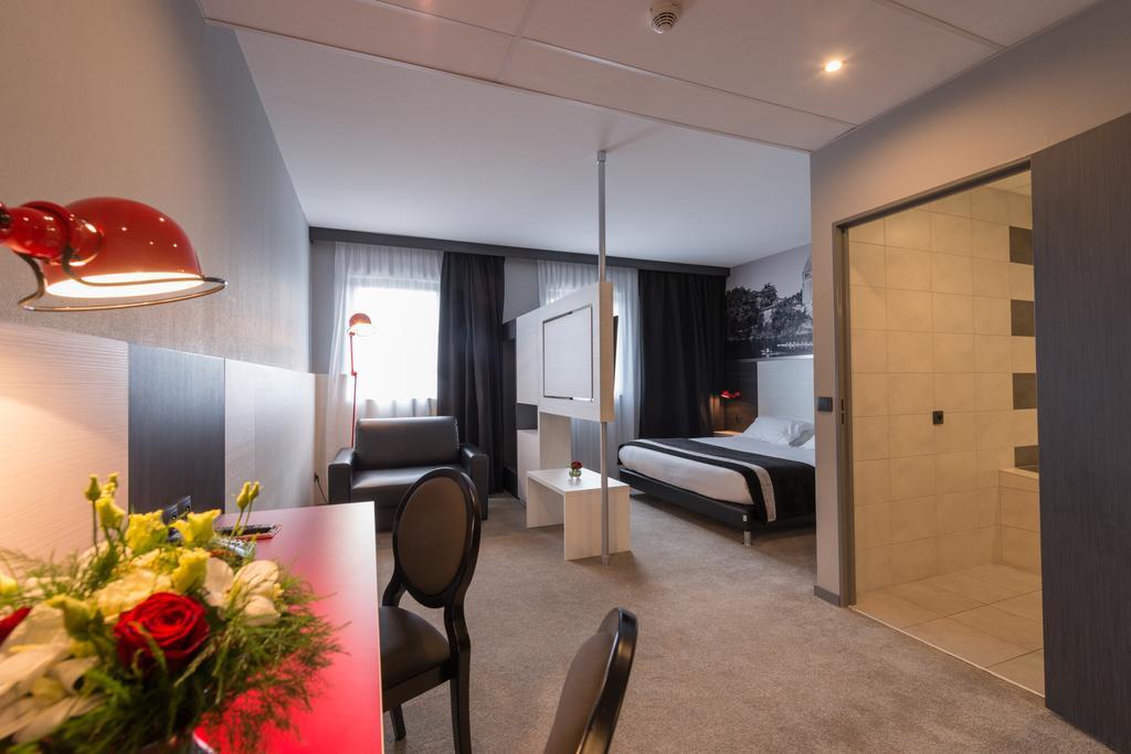 Hotel Des Lumieres Lyon Meyzieu Arena Stadium Buitenkant foto