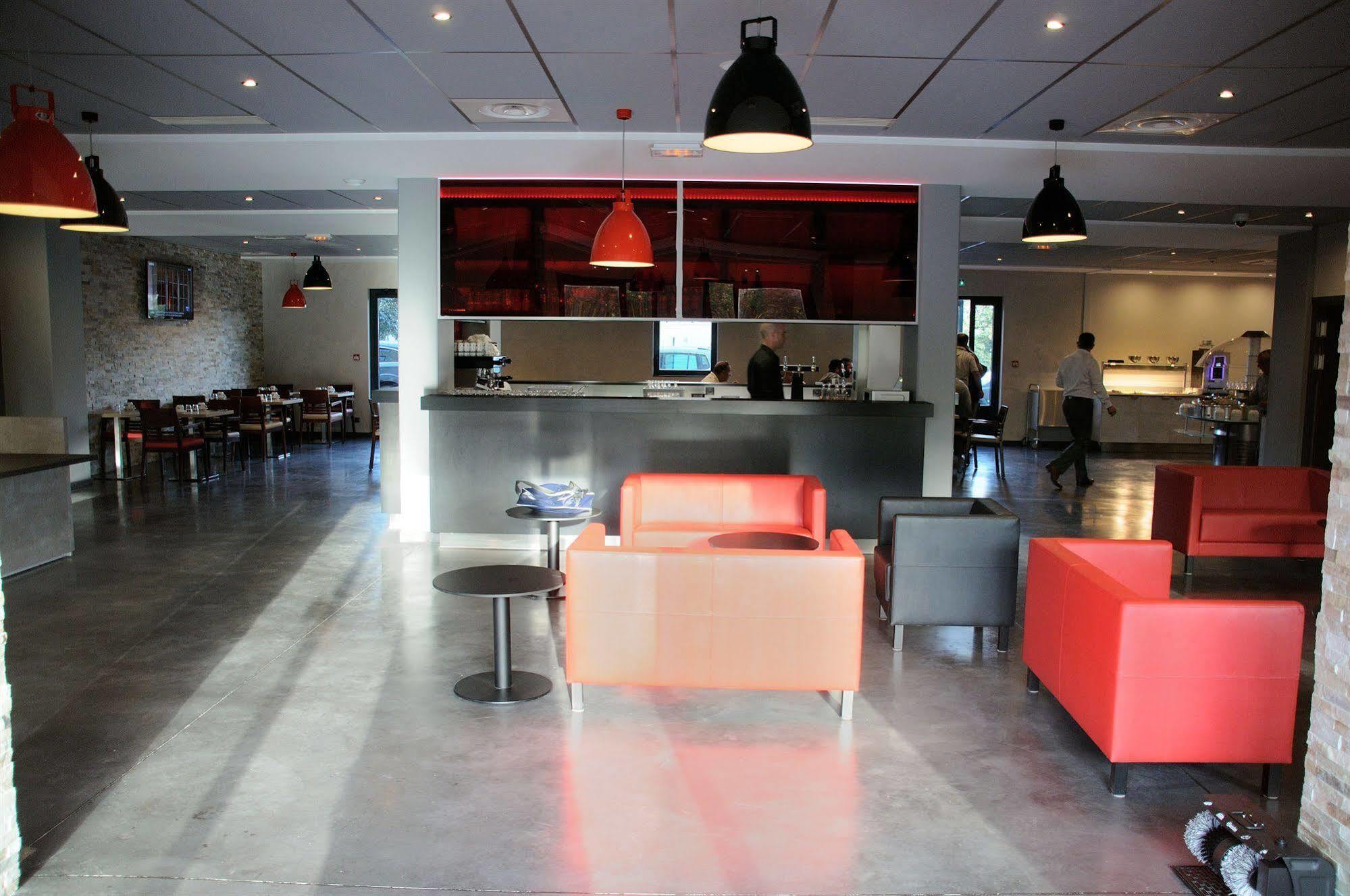 Hotel Des Lumieres Lyon Meyzieu Arena Stadium Buitenkant foto